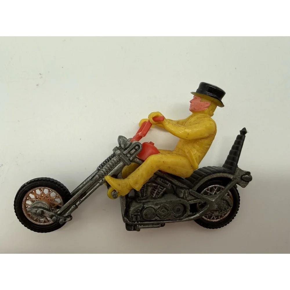 Hot Wheels Rrrumblers Mean Machine‎ Red/ Black W/ Yellow Rider w/Hat 1971